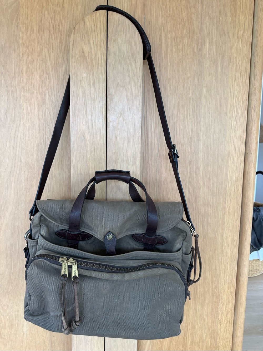 Filson Rugged Twill Padded Computer Bag Otter Green Leather Handles & Trim